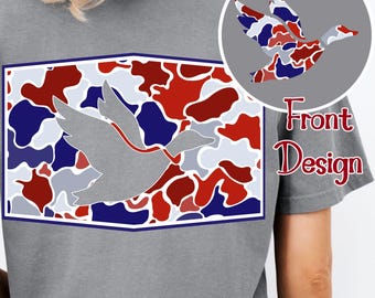 Camiseta de caza de patos roja, blanca y azul PNG, Camuflaje de niño local PNG, Diseño de llamada de pato, Sublimación de pato ánade real volador, Diseño para el 4 de julio para hombres