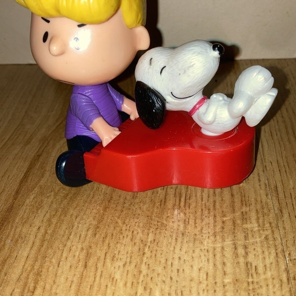 Figurine Peanuts Snoopy & Lucy avec piano