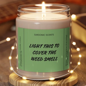 Cover Weed Candle, Lustige Kerze, Geschenk für Sie, Geschenk für Ihn, Gag Geschenk, Geburtstagsgeschenk, Beste Freundin Geschenk, Pot Head Geschenk, 42Gifts,Kiffer