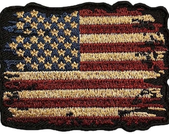 ダメージ加工のアメリカ国旗パッチ：ヴィンテージ風刺繍アイロン接着ワッペン（5.0 x 3.5インチ）