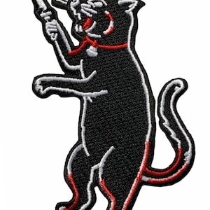 ナイフを持った黒猫の刺繍入りアイロン接着パッチ [高さ4.0インチ - CT7]