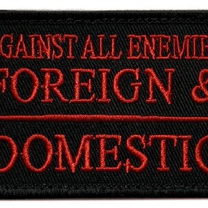 Puede incluir: Parche bordado negro con texto rojo que dice "Against All Enemies Foreign & Domestic".