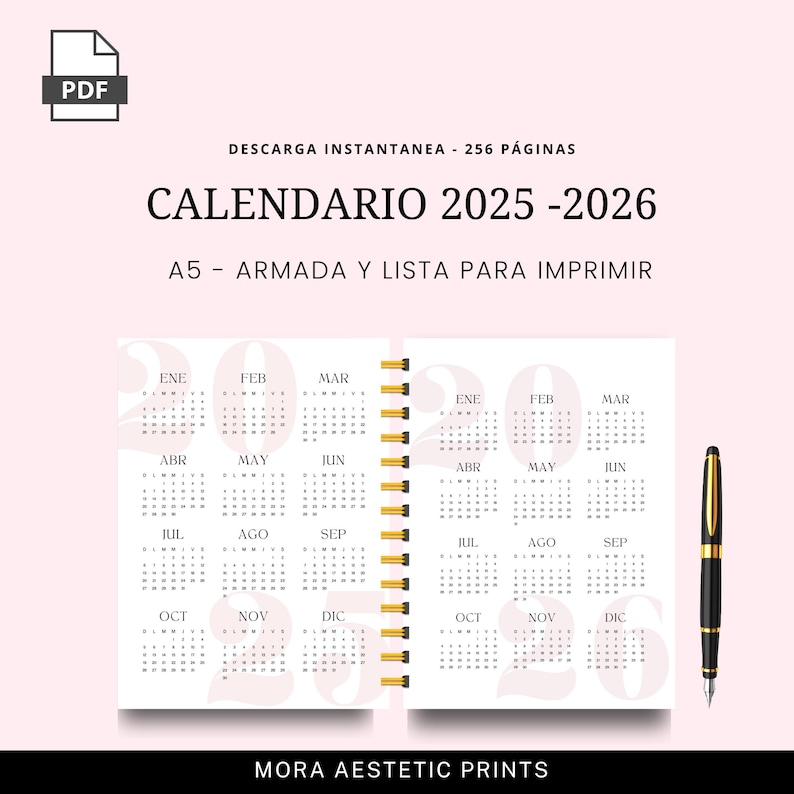 Puede incluir: Un calendario digital para 2025-2026, listo para imprimir. El planificador abierto muestra los meses con fechas y est&aacute; encuadernado en espiral. Un bol&iacute;grafo negro y dorado descansa en el lado derecho. El texto dice "CALENDARIO 2025-2026" y "A5 - ARMADA Y LISTA PARA IMPRIMIR".