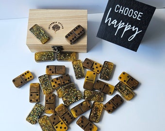 Goldbraunes individuelles Domino-Set mit Epoxidharz-Design und Holzbox