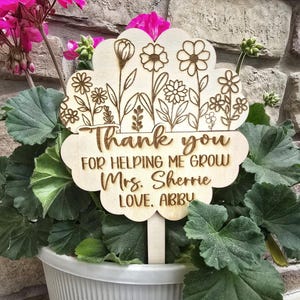 Personalized Teacher Plant Sign: Engraved Wooden Gift Card Holder
