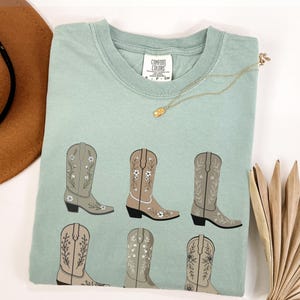 Retro Western Cowgirl Shirt Cowgirl Tshirt Country Western T Shirt Country Concert Tee Cowboy Boot Shirt Vintage Western Gift Trendy Tees