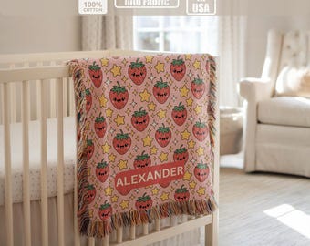Manta de bebê personalizada com estampa de morango, manta de berçário tecida com nome personalizado, linda manta rosa com estampa de frutas para crianças pequenas.