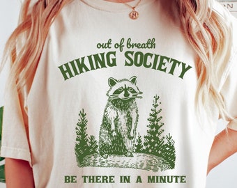 Chemise Comfort Colors® de la société de randonnée à bout de souffle, chemise raton laveur drôle, chemise de randonnée rétro, t-shirt ne vous inquiétez pas, je serai là dans une minute