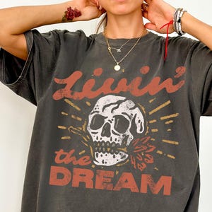 Livin&#39; the Dream Comfort Colors® T-Shirt, Vintage Distressed Skull Shirt, Oversized Retro Grunge Tee, Trendy Grunge Indie Boho Graphic Tee