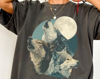 Vintage Wolves Howling at Moon Comfort Colors T-Shirt