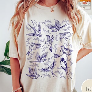 ヴィンテージバードタトゥー コンフォートカラーTシャツ、ボヘミアンインディーオーバーサイズシャツ