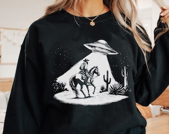 UFO Western Sweatshirt, Retro Vintage Cowboy Sweatshirt, Rodeo Shirt, Wild West Sweatshirt, Western Oversized Alien Sweatshirt, Trendy Shirt