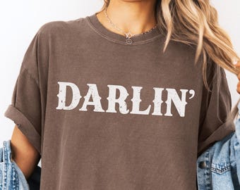 Camiseta Darlin' Comfort Colors®, camiseta de estilo western country, camiseta vaquera vintage, estilo boho country, camiseta oversize de estilo rodeo con estética country western.