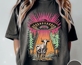 UFO Cow Abduction Shirt, Funny Vintage Retro Graphic Alien Tshirt, Unisex Comfort Colors T Shirt, Paranormal Oversized Aesthetic UFO Tee