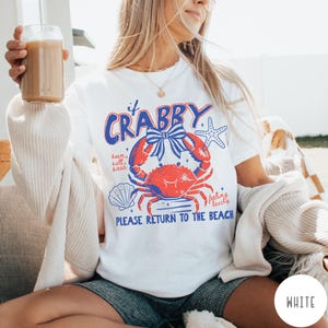 Camiseta Comfort Colors® "If Crabby Please Return To The Beach", Camiseta retrô com estampa litorânea, Camiseta divertida para praia, Camiseta com estampa de verão, Presente para amantes da praia White
