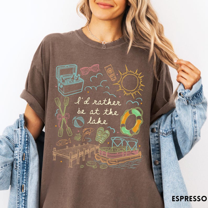 Prefiero estar en el lago. Camiseta Comfort Colors®, camiseta de la vida en el lago, camiseta de vacaciones de verano, camiseta de fin de semana en la cabaña, camiseta de barco pontón, regalo para el lago. Espresso