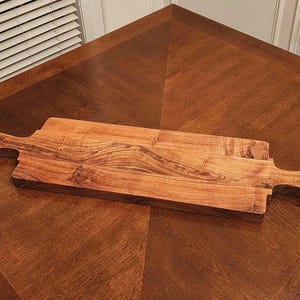 Tabla de embutidos extralarga de madera de acacia / Bandeja de servir personalizada / Tabla de quesos de madera de 76 cm / Regalo de boda y de inauguración de casa