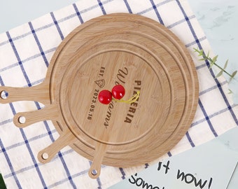 Houten snijplank - Housewarming Gift - Gegraveerde naam - Kaasplank - Gepersonaliseerde ronde pizzaplank - Charcuteriebord - Fruitschaal