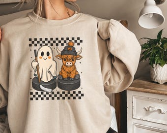 Bluza z okrągłym dekoltem i napisem "Hockey Mom" na Halloween, siostra hokeja na lodzie na Halloween, koszulka dla cioci hokeisty, sweter dla mamy hokeisty, babcia hokeisty na jesień