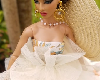 MA FAIRLADY | Robe romantique des années 1920 avec superposition | Accessoires de poupée Boucles d'oreilles créoles dorées et chapeau de paille | Robe pour Barb miniature 1:6