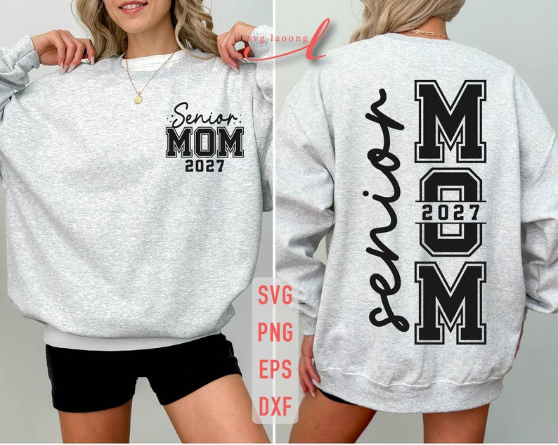 Może przedstawiać: Jasnoszara bluza z napisem "Senior MOM 2027" w kolorze czarnym. Projekt znajduje się z przodu i z tyłu bluzy. Bluza ma biały kołnierz i mankiety.