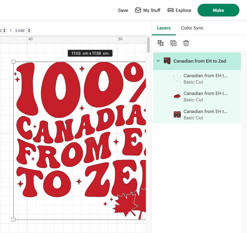 Pu&ograve; includere: Progettazione grafica rossa e bianca con il testo "100% CANADESE DA EH A ZED" in uno stile di font retr&ograve;. Una foglia d'acero rossa si trova nell'angolo in basso a destra.