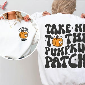 Può includere: Felpa bianca con un design grafico nero che dice "Take me to the pumpkin patch" in un font retrò. La grafica include una zucca con un cuore sopra.