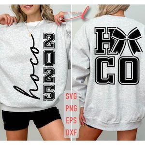 Könnte beinhalten: Ein grauer Pullover mit schwarzem Text und einer schwarzen Schleife. Der Text auf der Vorderseite lautet "Hooco 2025" und der Text auf der Rückseite lautet "HOCO" mit einer Schleife.