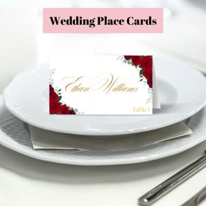 Plantilla de tarjeta de lugar para boda, fondo blanco y rosas rojas editables, tarjetas de lugar para fiesta de boda, tarjeta de mesa de boda roja plana y plegable.