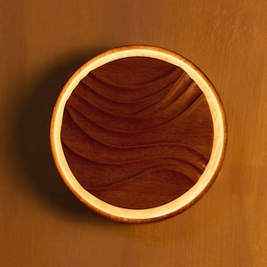 Brick Brown® Premium Sol Holz LED Wandleuchte | Wandleuchte Warm White Glow Handgefertigte runde LED-Wandleuchte für Wohnzimmer, Schlafzimmer, Flur