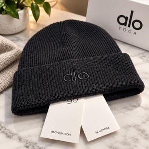 Alo  Beanie Black unisex  hat adults size