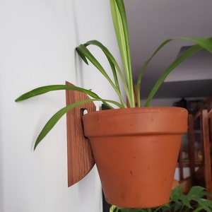 Wand-Blumentopfstütze, vertikaler Holzgarten, Designer-Aufhängung, Wandaufhängung für Terrakotta-Töpfe, einzigartige Pflanzendekoration