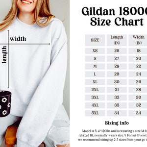 Puede incluir: Tabla de tallas Gildan 18000 para sudaderas. La tabla muestra la longitud y el ancho en pulgadas para las tallas XS a 5XL. Informaci&oacute;n sobre el tama&ntilde;o: La modelo mide 1,63 m y pesa 54 kg y lleva una talla M para un ajuste relajado, normalmente lleva una talla S. Para un ajuste holgado, recomendamos aumentar el tama&ntilde;o de 2 a 3 tallas desde su talla habitual.