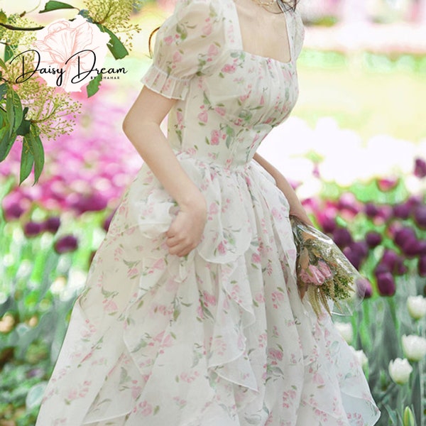 Langes Spitzenkleid aus floralem Tüll | Rüschen im Chiffon-Stil | Modische Kleidung