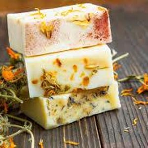 "Fare il sapone per principianti: la tua guida completa per creare saponi bellissimi e personalizzati"