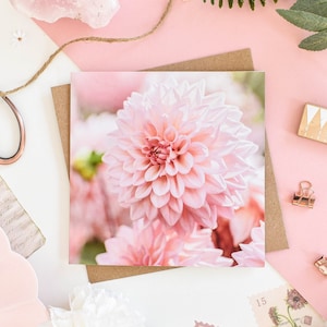 Roze dahlia-wenskaart, bloemengroetkaart, botanische wenskaarten, bloemenverjaardagskaart, blanco notitiekaarten, bedankkaart