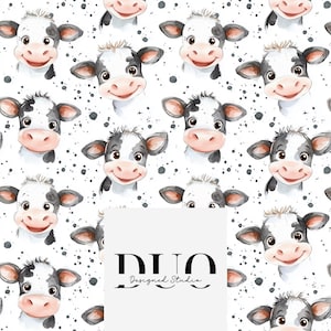 Peut inclure: Un motif sans couture représentant des vaches de dessin animé noires et blanches avec un effet aquarelle. Les vaches sont sur un fond blanc avec des éclaboussures de peinture noire. Le texte "DUO Designed Studio" est au centre de l'image.