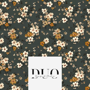 Peut inclure: Motif floral avec des fleurs blanches, crème et jaune doré, des feuilles et des tiges vert foncé sur un fond vert foncé. Le design comprend le texte "DUO Designed Studio" dans un rectangle blanc.