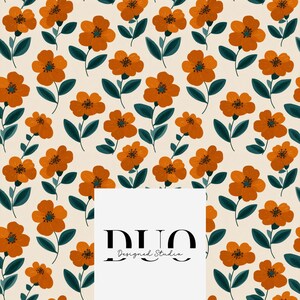 Puede incluir: Un patrón repetido de flores naranjas con hojas y tallos verde oscuro sobre un fondo crema. Las flores tienen un centro detallado. La imagen incluye el texto "DUO Designed Studio" en un rectángulo blanco.
