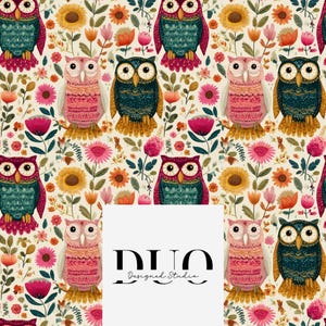 Puede incluir: Un patrón repetitivo con búhos y flores coloridas. Los búhos tienen diseños detallados en tonos de rosa, verde azulado y dorado. Las flores incluyen girasoles, margaritas y otras flores en una variedad de colores. El texto "DUO Designed Studio" está en la parte inferior.