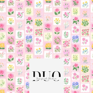 Puede incluir: Un patrón floral rosa con un diseño de sello postal. Los sellos presentan varias flores en tonos de rosa, amarillo y azul, sobre un fondo rosa. El diseño incluye el texto "DUO Designed Studio".