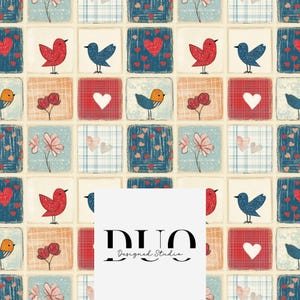 Puede incluir: Un patrón sin costuras que presenta un diseño de patchwork con pájaros rojos y azules, corazones y flores. El patrón está sobre un fondo crema e incluye el texto "DUO Designed Studio".