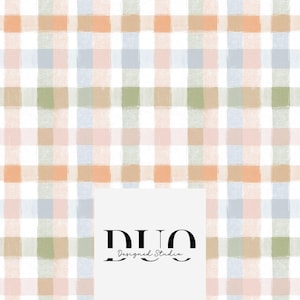 Puede incluir: Un patrón sin costuras de cuadros vichy en tonos pastel. El diseño presenta cuadrados blancos, melocotón, azul claro, verde y beige. El logotipo de DUO Designed Studio está en la esquina inferior derecha.