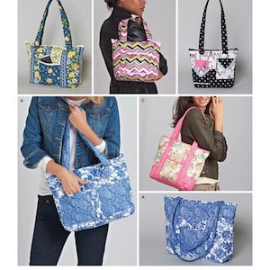 Könnte beinhalten: Simplicity-Schnittmuster 8310 zeigt verschiedene Tragetaschen-Designs. Die Taschen variieren in Größe und Muster, einschließlich floraler, geometrischer und neuartiger Drucke. Die Taschen haben Griffe und einige haben Taschen. Das Muster ist in den USA entworfen und gedruckt.