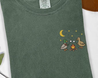 Gräsandsducka Lägereldströja – Broderad T-shirt med komfortfärger