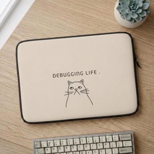 Programmer Laptop Sleeve: Debugging Life Cat, Beige Neoprene 13″/15″