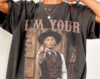 Koszulka z nadrukiem Sophie Cunningham „I'm Your Huckleberry” w kolorach Comfort Colors, koszulka do koszykówki Sophie Cunningham, koszulka z grafiką w stylu retro western