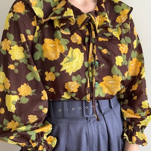 70s Vintage brown blouse in flowers pattern , romantic women’s bluose with peter pan collar, size XS-L