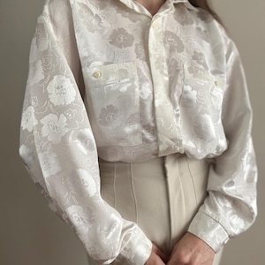 Vintage white long satin shirt in abstract floral print, size 2XL - 3XL