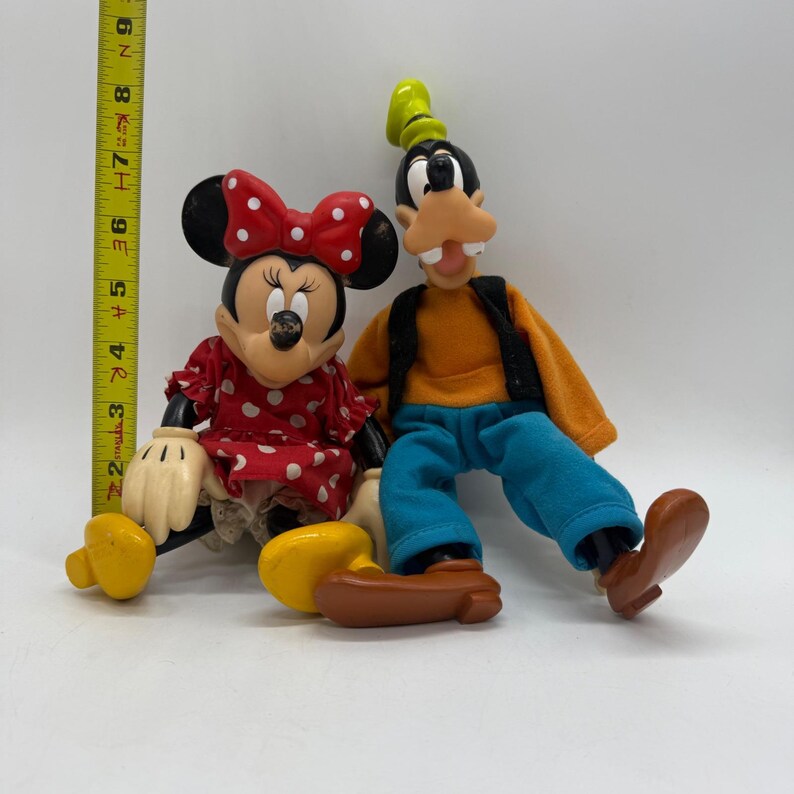 Disney-figuren: Minnie Mouse en Goofy, vintagestijl afbeelding 3